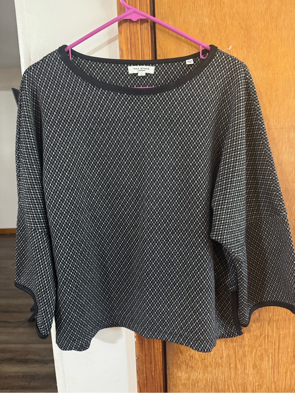 Max Studio Black & White Diamond Pattern Knit Top
